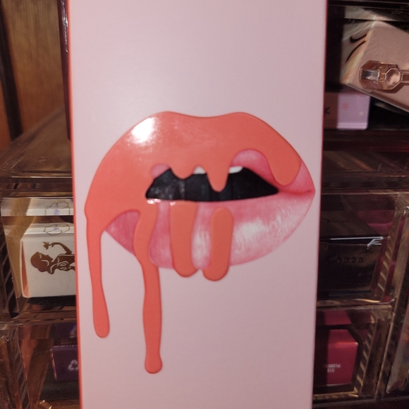 Kylie Cosmetics Lip Kit - Picture 6 of 7